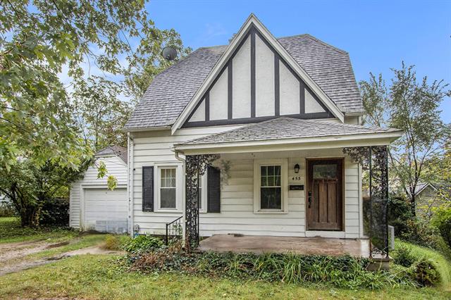 front view picture of 453 Fairview Avenue, Kalamazoo, MI. 49001