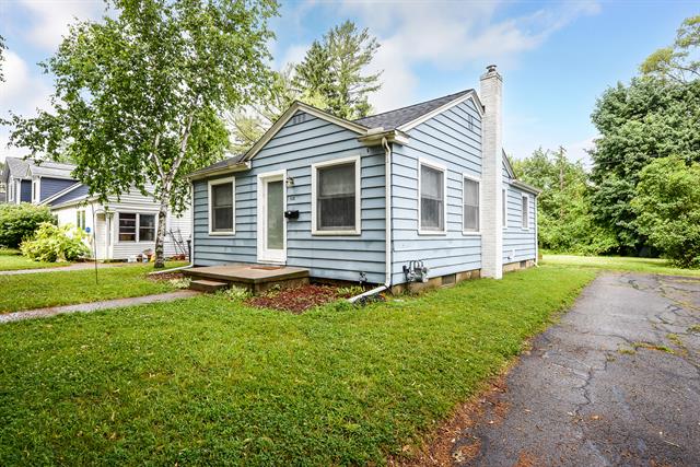 front view picture of 110 Fairview Drive, Ann Arbor, MI. 48103