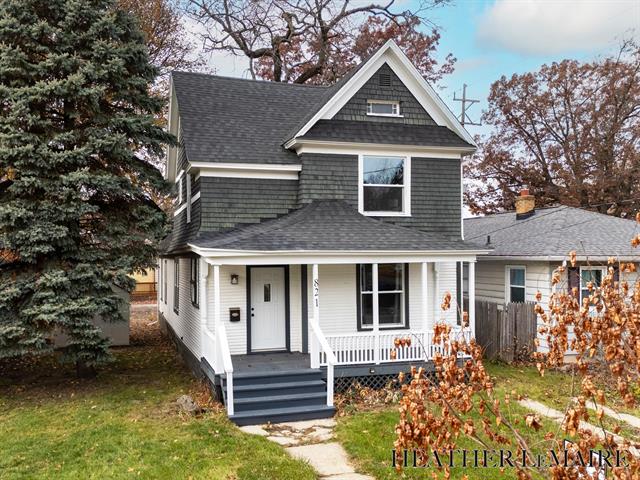 front view picture of 821 Collegene  Avenue, Grand Rapids, MI. 49503