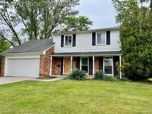 front view picture of 19040 Green Spruce Ln, Southfield, MI. 48076