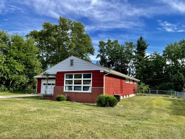 front view picture of 1314 Crescent Lane, Niles, MI. 49120