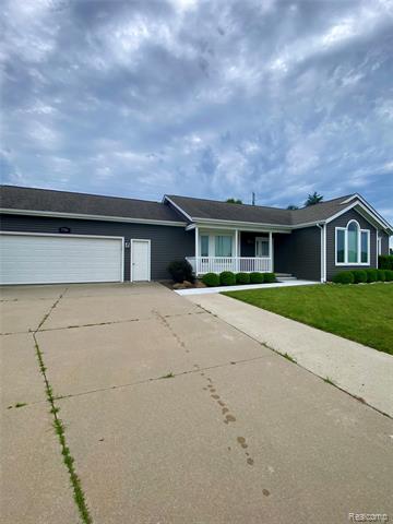 front view picture of 7758 Drakeshire Blvd, Almont, MI. 48003