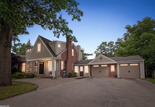 front view picture of 1828 W 12 Mile Rd, Royal Oak, MI. 48073