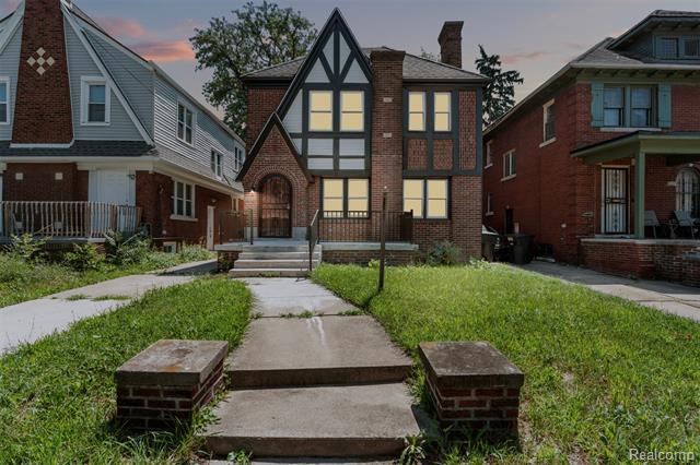front view picture of 2717 Burlingame Street, Detroit, MI. 48206