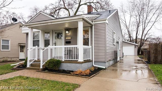 front view picture of 3571 Buckingham Ave, Berkley, MI. 48072