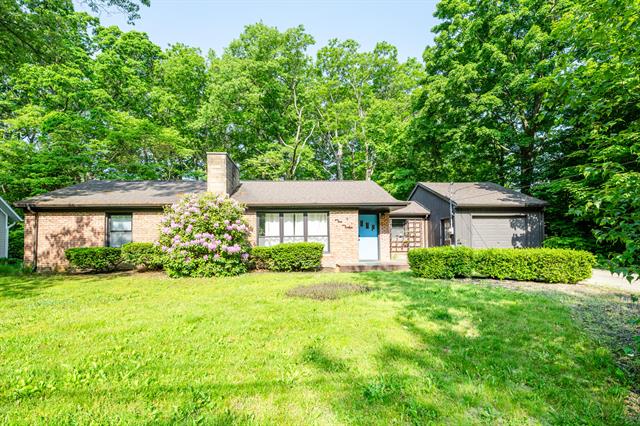 front view picture of 212 N Maple Street, Saugatuck, MI. 49453