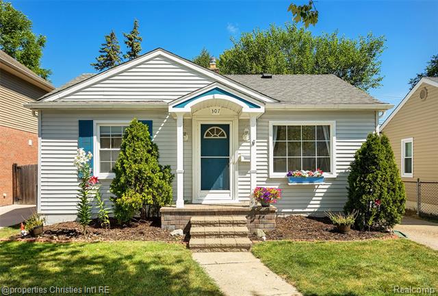 front view picture of 307 Marlin Ave, Royal Oak, MI. 48067