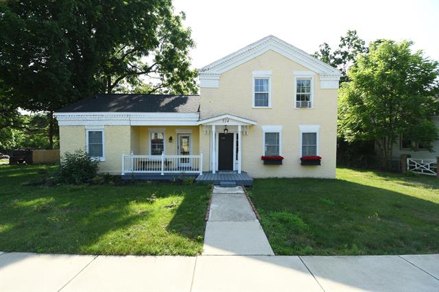 front view picture of 514 N Kalamazoo Street, Paw Paw, MI. 49079