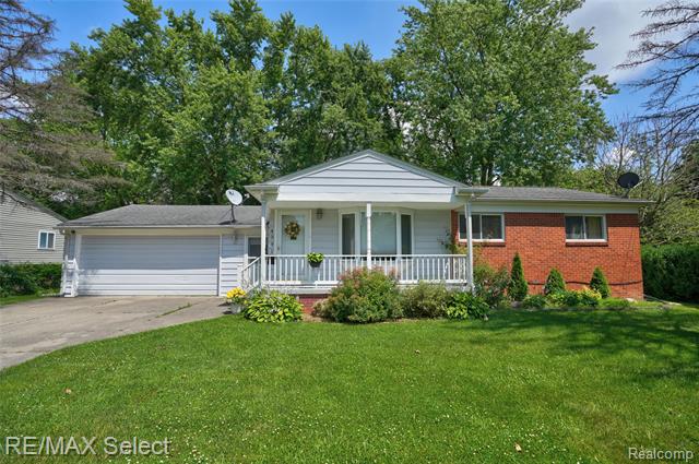 front view picture of 4391 Ashlawn Drive, Flint, MI. 48507