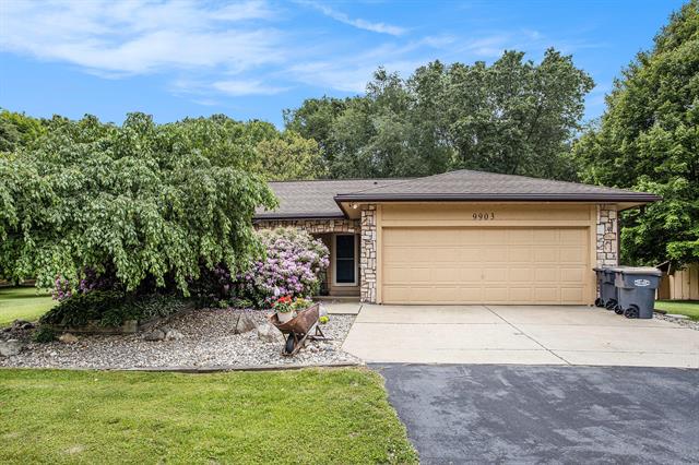 front view picture of 9903 W Q Avenue, Mattawan, MI. 49071