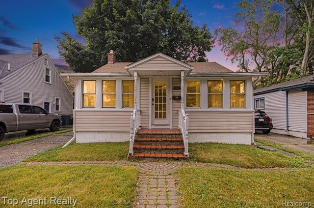 front view picture of 525 Marlin Ave, Royal Oak, MI. 48067