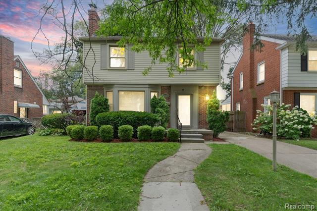 front view picture of 17400 Huntington Road, Detroit, MI. 48219