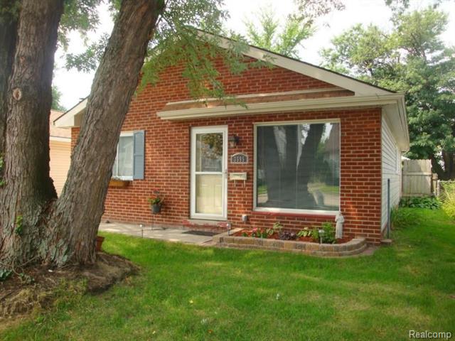front view picture of 3595 Royal Ave, Berkley, MI. 48072