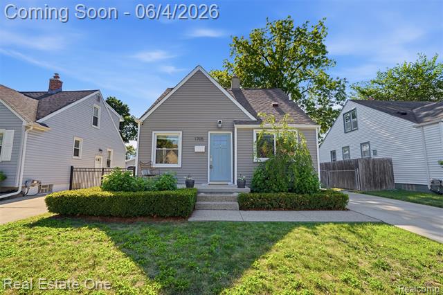 front view picture of 1705 N Altadena Ave, Royal Oak, MI. 48067
