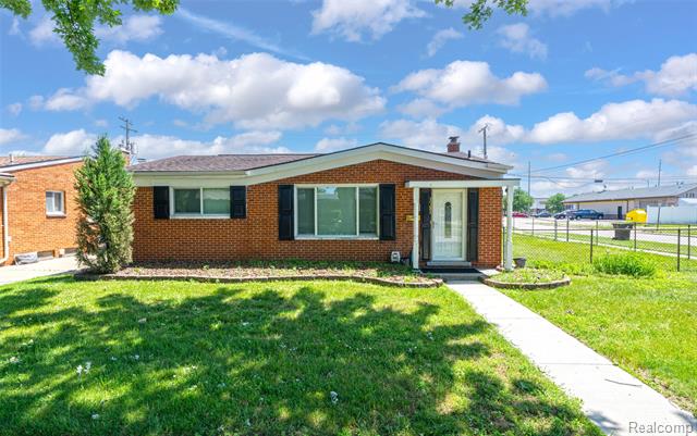 front view picture of 1721 Westbrook Dr, Madison Heights, MI. 48071
