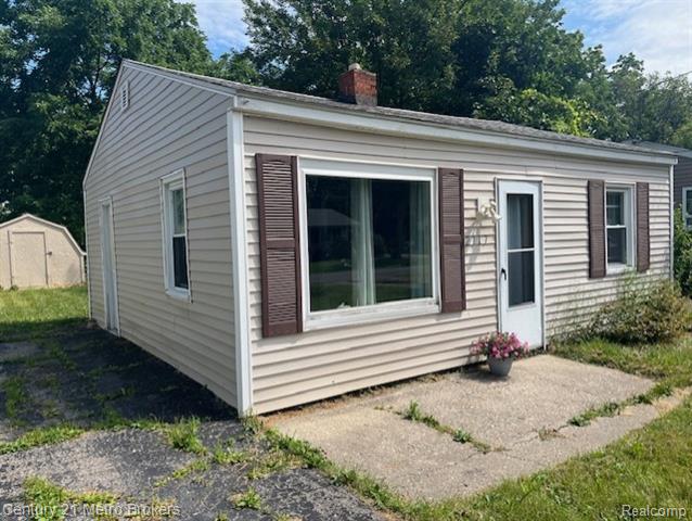 front view picture of 2117 E Buder Ave, Burton, MI. 48529
