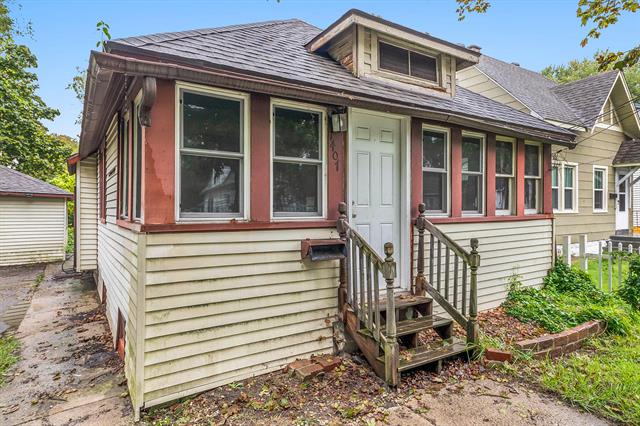 front view picture of 1407 E Alcott Street, Kalamazoo, MI. 49001