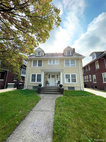 front view picture of 913 Chicago Boulevard, Detroit, MI. 48202