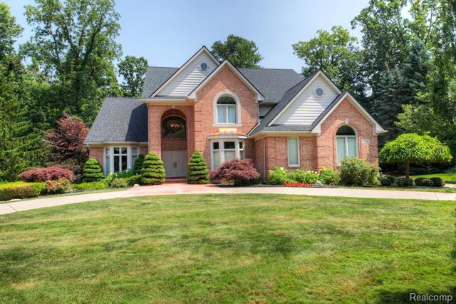 front view picture of 29826 Bradmoor Ct, Farmington, MI. 48334