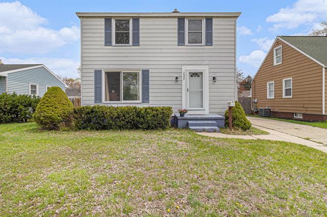 front view picture of 2682 Pinehurst Street, Muskegon, MI. 49441