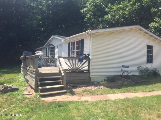 front view picture of 1417 Grand Riverne  Drive, Ada, MI. 49301