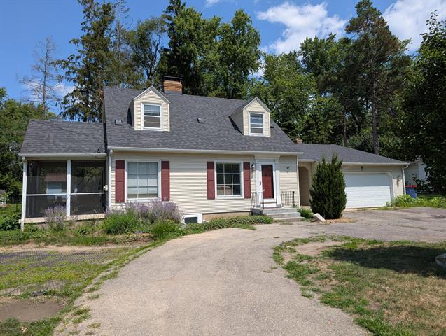 front view picture of 2639 Burtonse  Street, Grand Rapids, MI. 49546