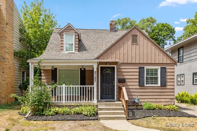front view picture of 2127 Parisse  Avenue, Grand Rapids, MI. 49507