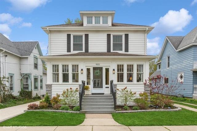 front view picture of 1022 Pearl Street, Saint Joseph, MI. 49085