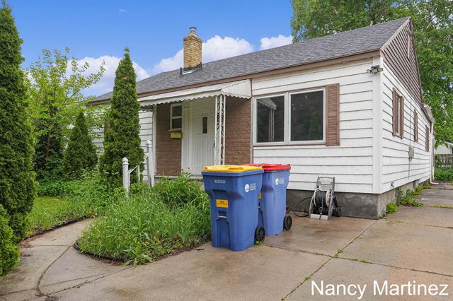 front view picture of 853 Californianw  Street, Grand Rapids, MI. 49504