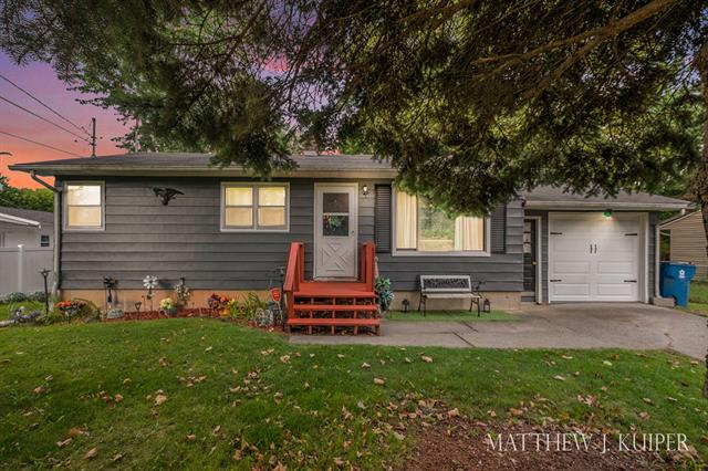 front view picture of 1421 Benningnw  Avenue, Grand Rapids, MI. 49504