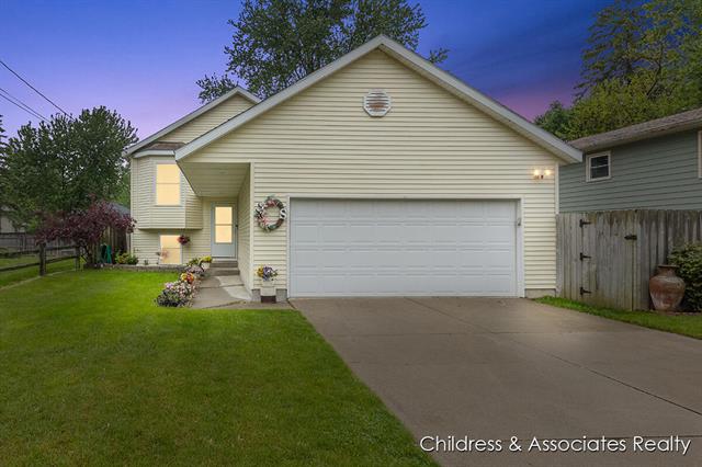 front view picture of 1300 Lancasternw  Avenue, Grand Rapids, MI. 49504