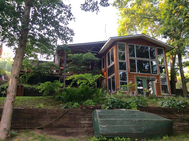 front view picture of 26481 Dutch Settlement Street, Dowagiac, MI. 49047
