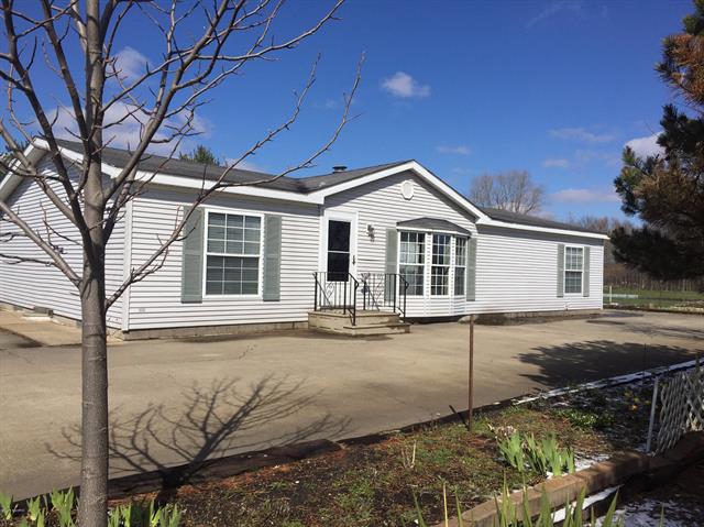 front view picture of 49580 W Red Arrow Highway, Lawrence, MI. 49064