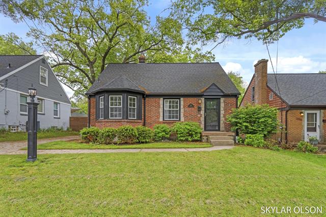 front view picture of 1436 Philadelphiase  Avenue, Grand Rapids, MI. 49507