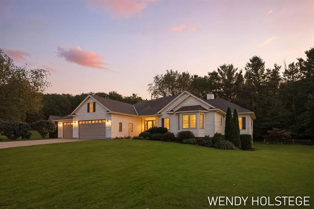 front view picture of 2060 Leisure Boulevard, Holland, MI. 49424
