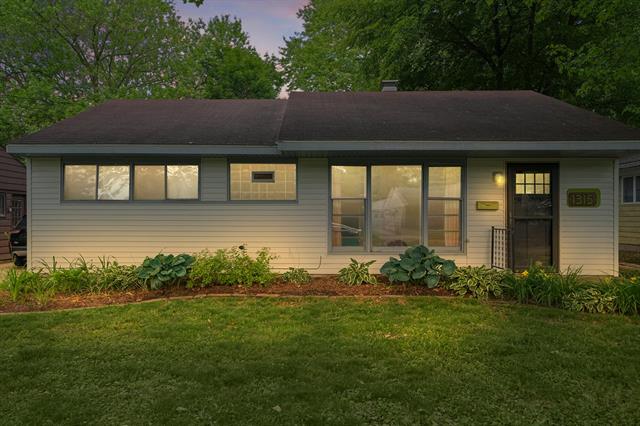 front view picture of 1315 Eastern Place, Grand Rapids, MI. 49505