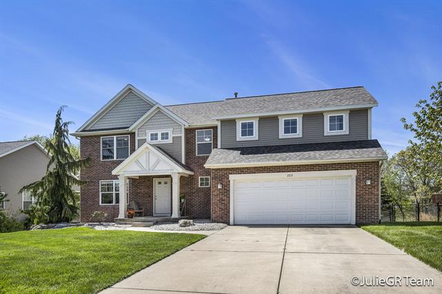 front view picture of 223 Highlander Dr, Rockford, MI. 49341