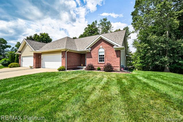 front view picture of 5512 Hidden Oaks Circle, Linden, MI. 48451