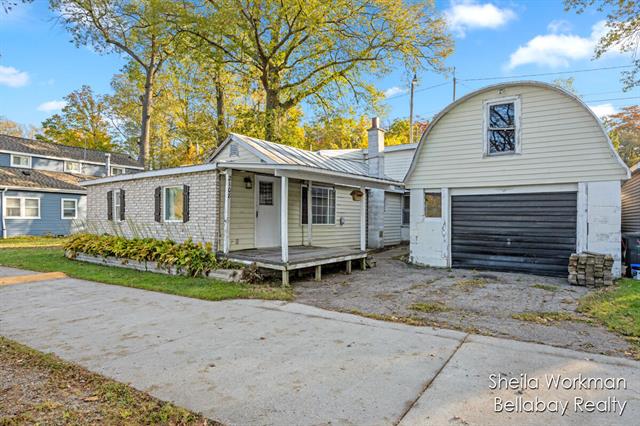 front view picture of 2108 Leach Lake Lane, Hastings, MI. 49058