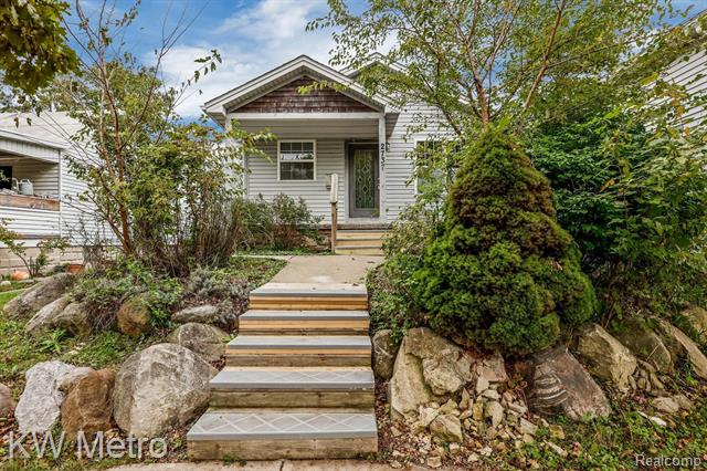 front view picture of 2737 5Th Street, Trenton, MI. 48183