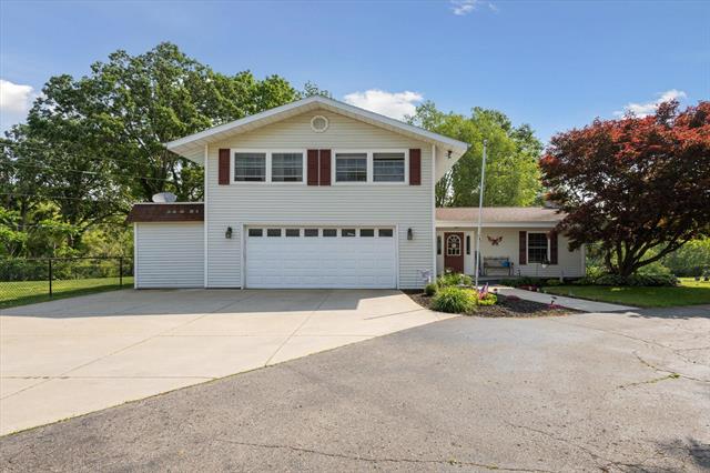 front view picture of 14747 N A Drive, Marshall, MI. 49068