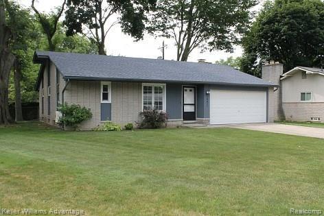 front view picture of 19811 Wildhern Ct, Southfield, MI. 48076