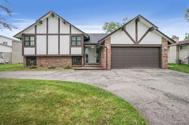 front view picture of 29290 Prestwick St, Southfield, MI. 48076