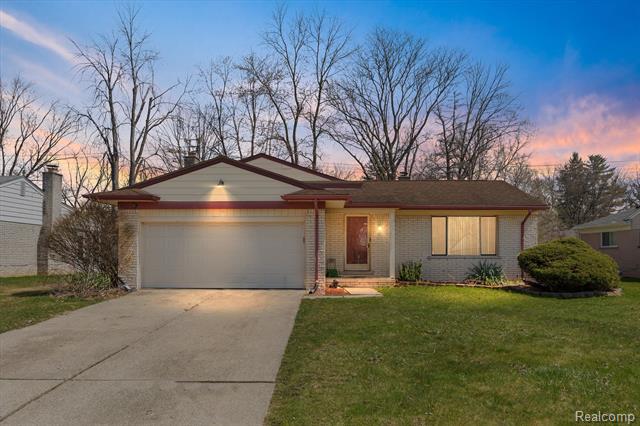 front view picture of 29190 Heritage Ct, Southfield, MI. 48076