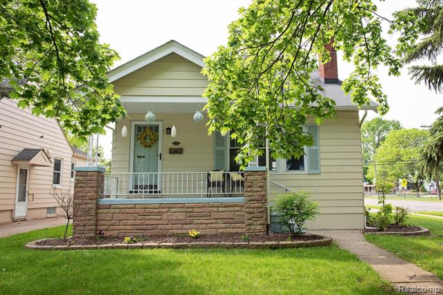 front view picture of 702 Cherry Ave, Royal Oak, MI. 48073