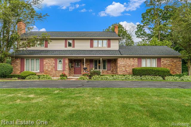 front view picture of 29020 Wellington St, Farmington, MI. 48334