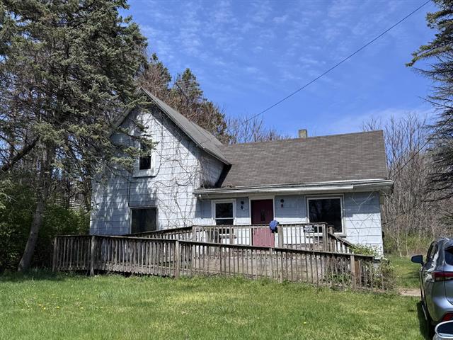 front view picture of 257 Madeline Avenue, Benton Harbor, MI. 49022