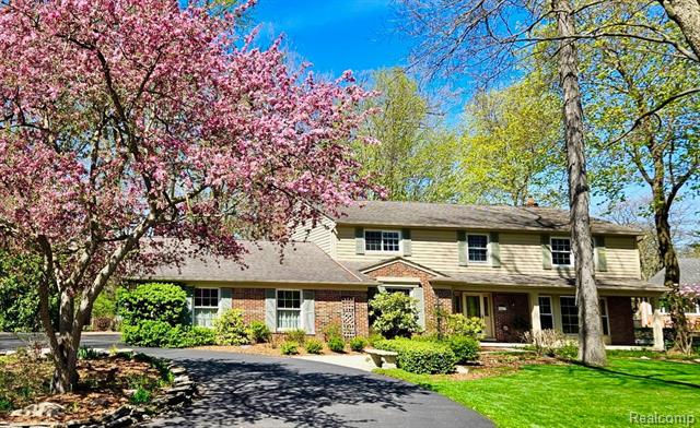 front view picture of 28533 Salem Rd, Farmington, MI. 48334