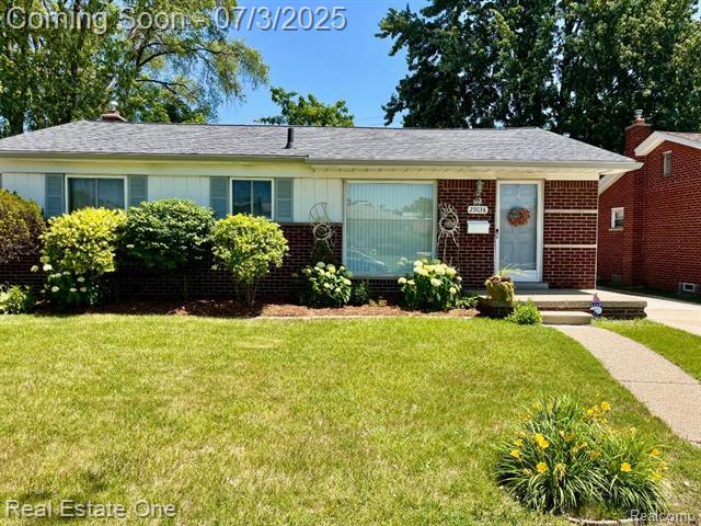 front view picture of 29038 Spoon Ave, Madison Heights, MI. 48071