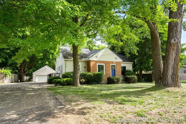 front view picture of 34 Porter Road, Muskegon, MI. 49441